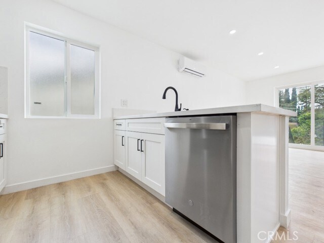 Foto del edificio - 748 Newport Ave