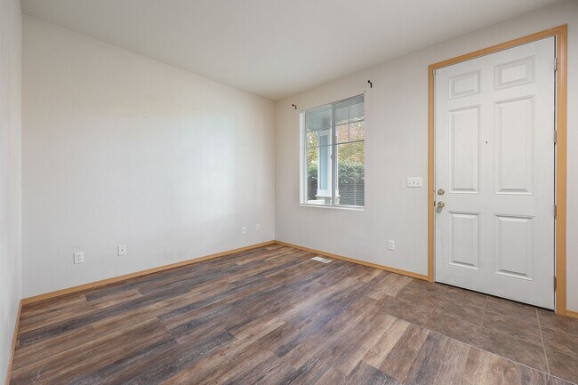 Building Photo - 4 bed, 2.5 bath N. Thurston School District