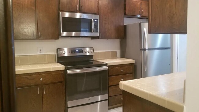 Foto del edificio - 6225 Canterbury Dr