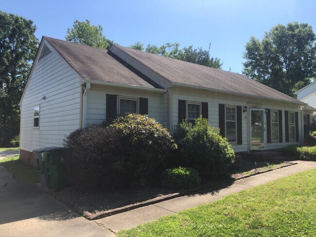 Foto del edificio - Wonderfully updated 3 bedroom 2 bath ranch...