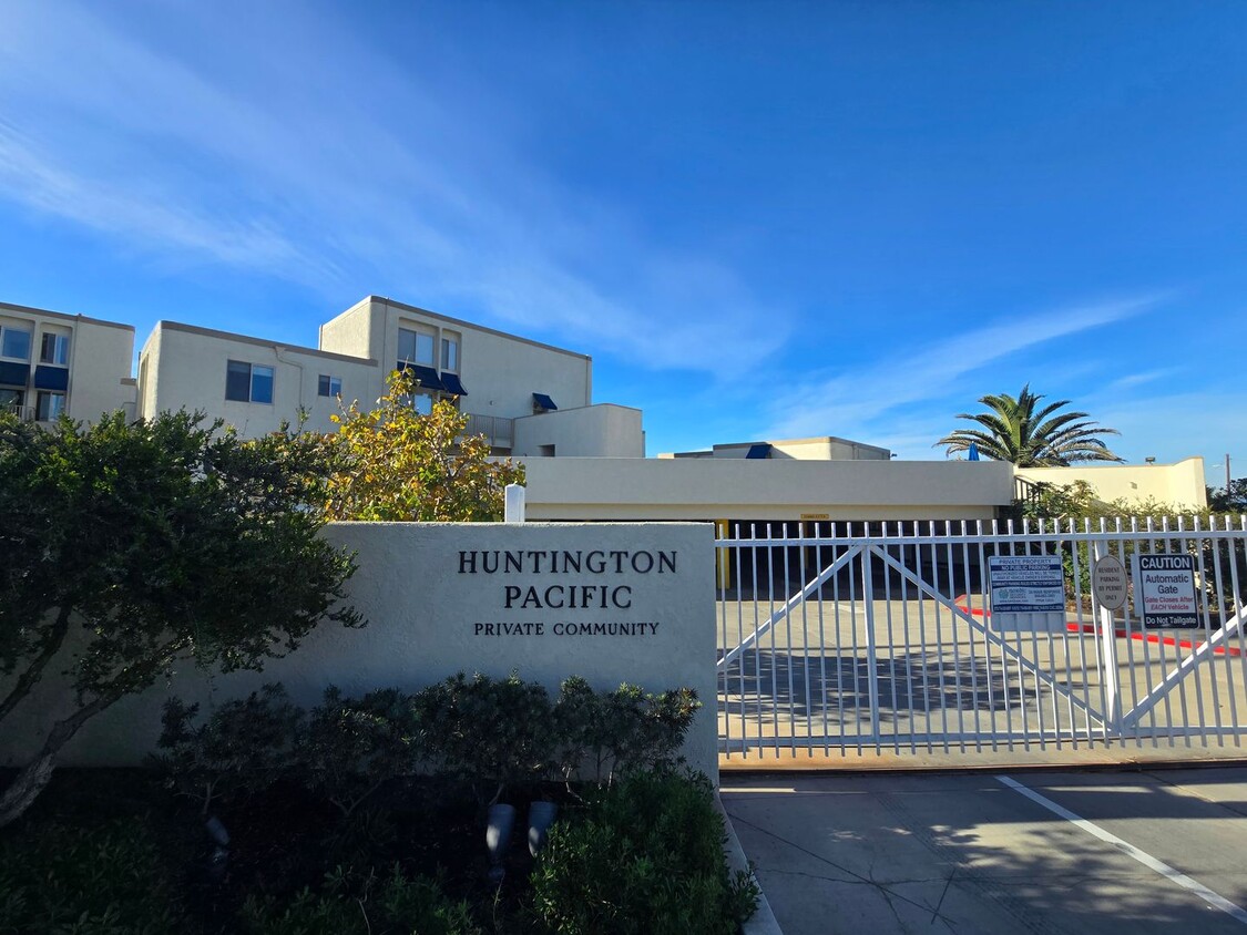 Primary Photo - Huntington Pacific: Ocean Front Condo Open...