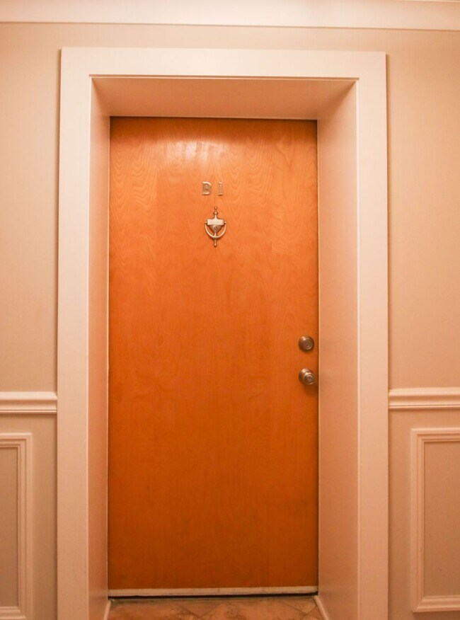 Building Photo - Cozy & bright 1 Bd/1Bth condo in Brookland House Condominium!