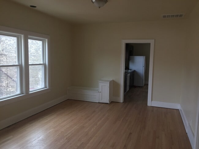 Building Photo - 721 E Center St