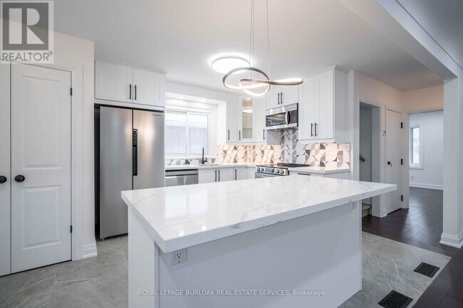 Photo du bâtiment - 356 E 17th St