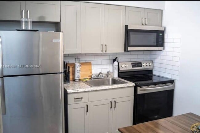 Foto del edificio - 6512 SW 24th St