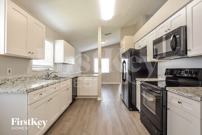 Foto del edificio - 312 River Chase Dr