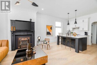 Building Photo - 304 Oxford St E