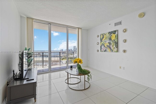 Building Photo - 1750 N Bayshore Dr