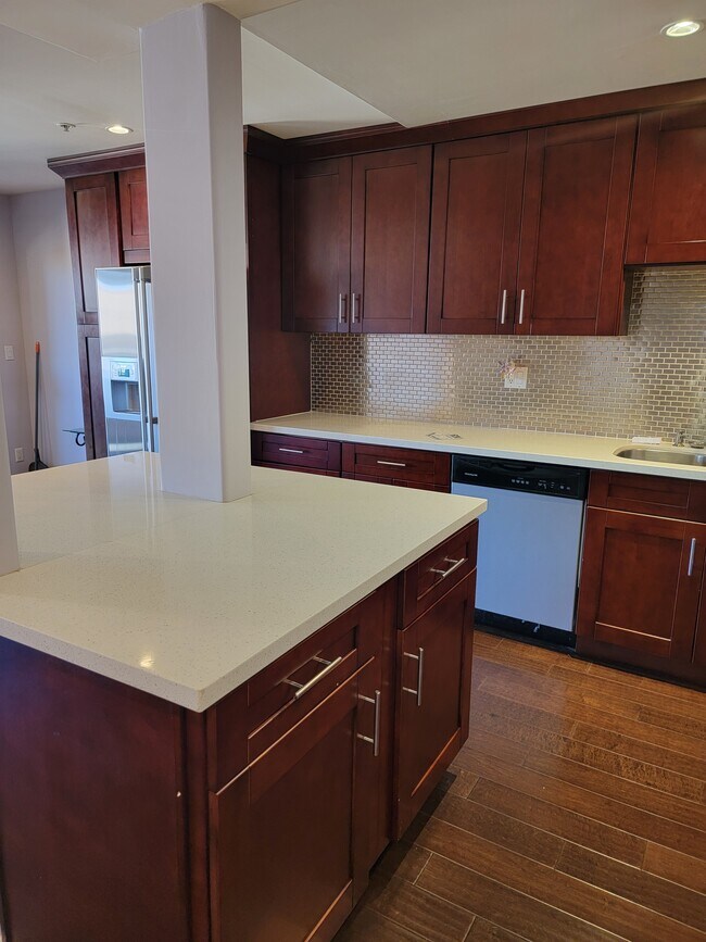 Building Photo - 335 S Sierra Madre Blvd