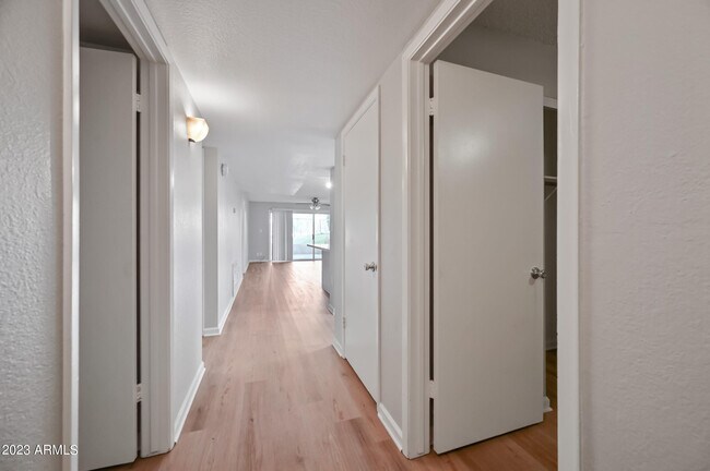 Building Photo - 11044 N 28th Dr