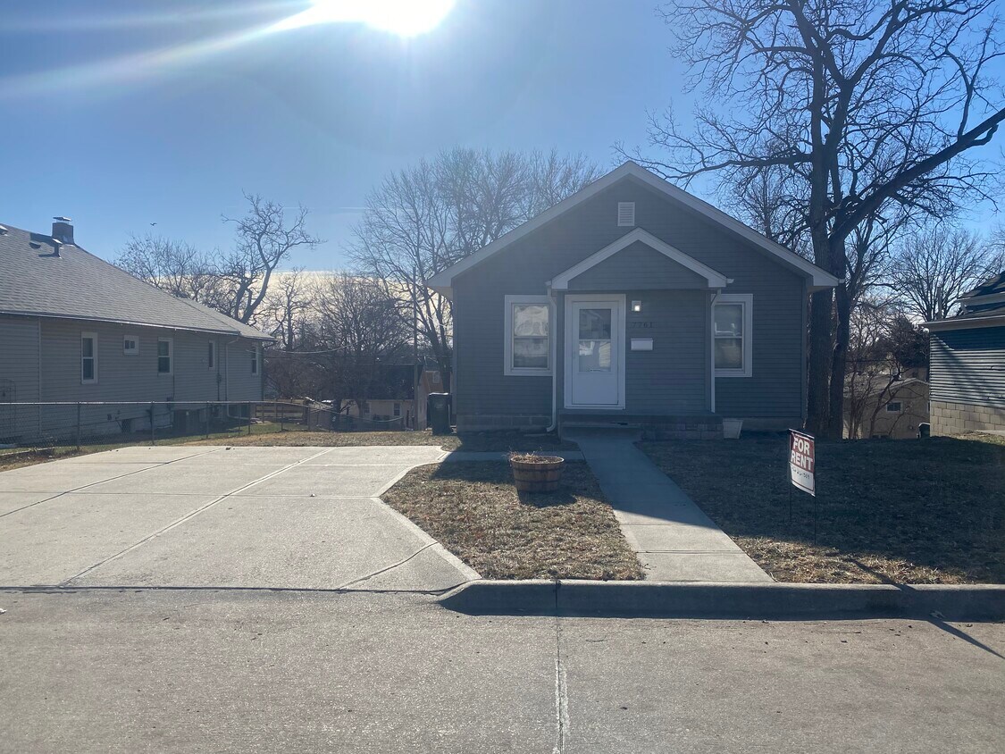 Foto principal - 7761 State St