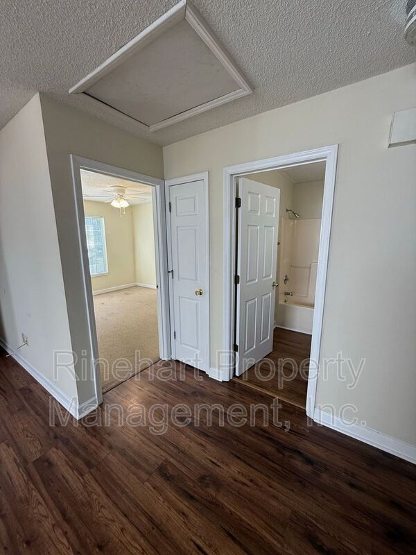 Foto del edificio - 1081 Cherry Meadow Ln
