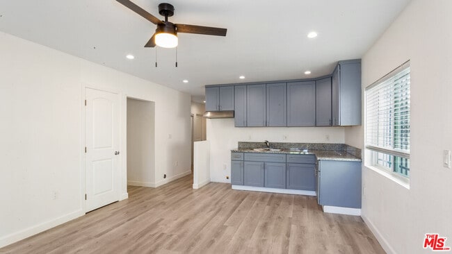 Foto del edificio - 601 W 49th St