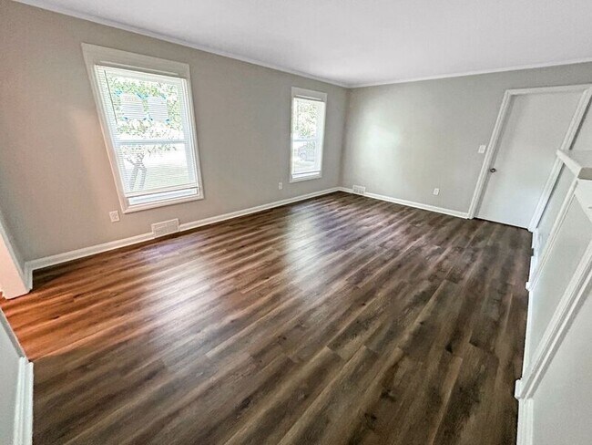 Foto del edificio - 5120 Dogwood Pl