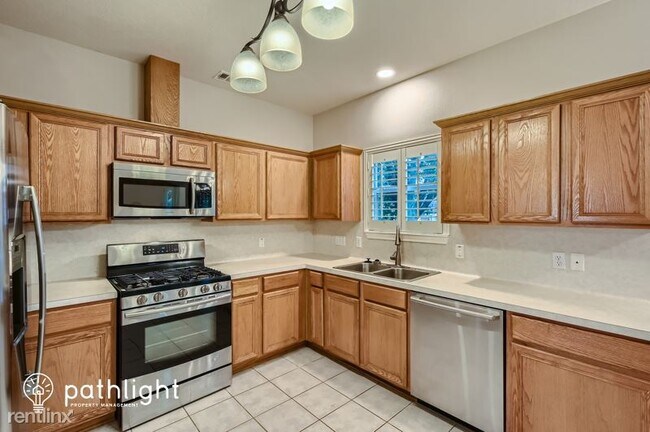 Foto del edificio - 3 br, 2.5 bath House - 987 Oak Lynn Drive ...