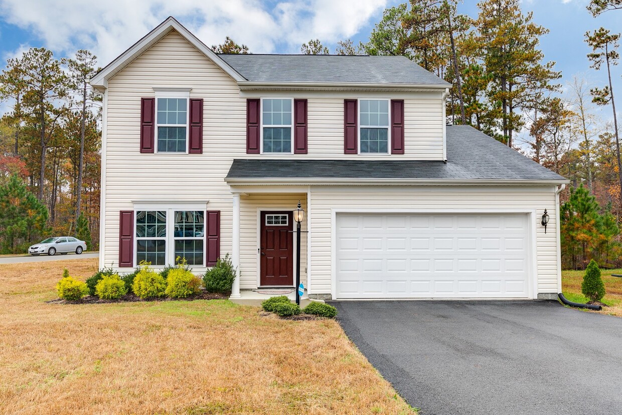 Primary Photo - Gorgeous 3 Bedroom, 2.5 Bathroom Home in C...