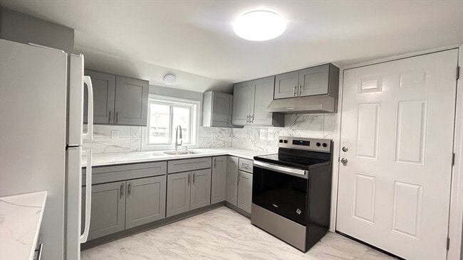 Building Photo - 242 Main St