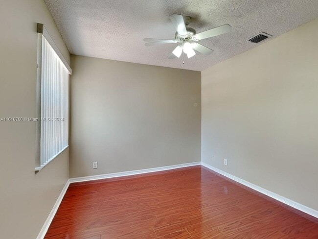 Building Photo - 3994 Crescent Creek Dr