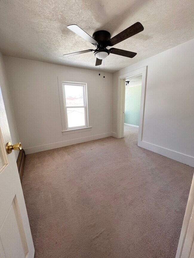 Bedroom - 33 Poplar St