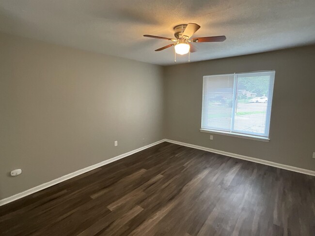 Foto del edificio - 4430 Pine Ridge Cove