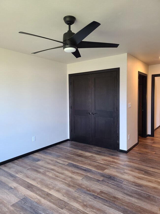Building Photo - 1574 Pond View Dr