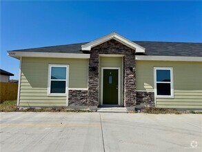 Building Photo - 2200 N Vly Cir