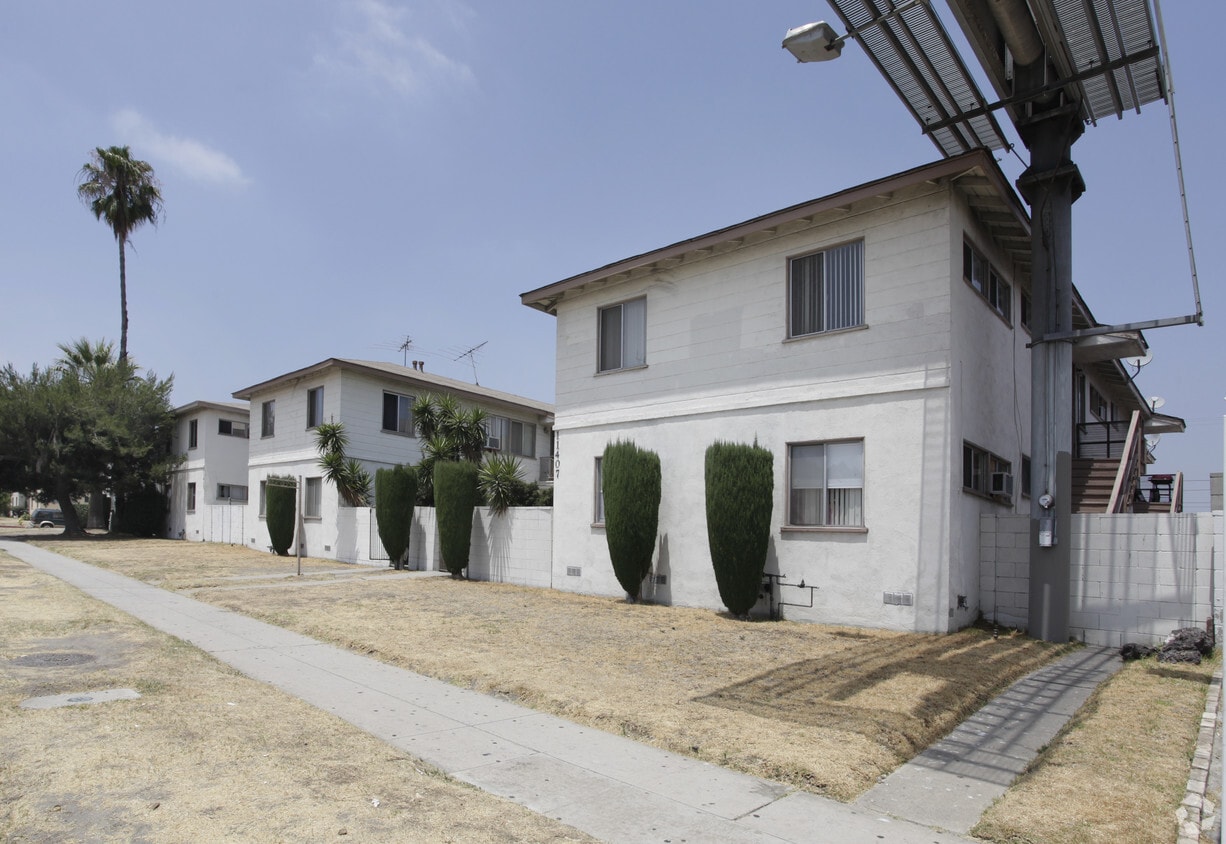 Building Photo - 11407-11423 Sherman Way