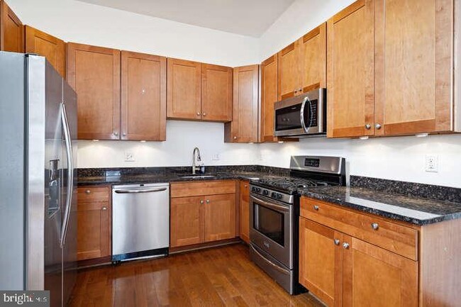 Building Photo - 1337 Girard St NW