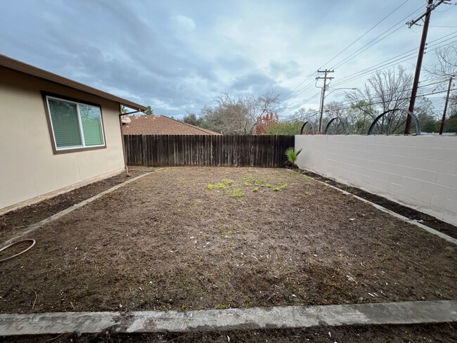 Building Photo - Gorgeous updated home with large side yard!