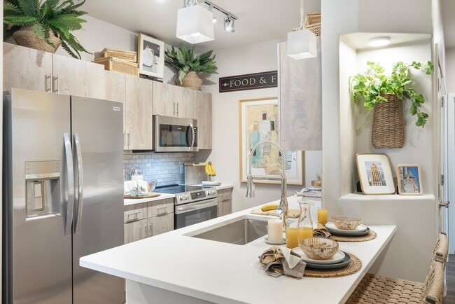 Building Photo - Encantada Gladden Farms