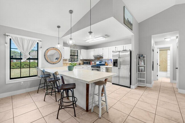 Foto del edificio - 1174 Bay Ct