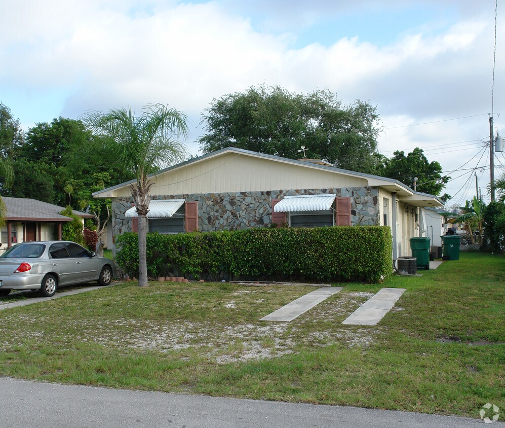 Foto del edificio - 6171-6185 SW 44th St