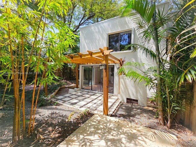 Foto del edificio - 2989 Bridgeport Ave