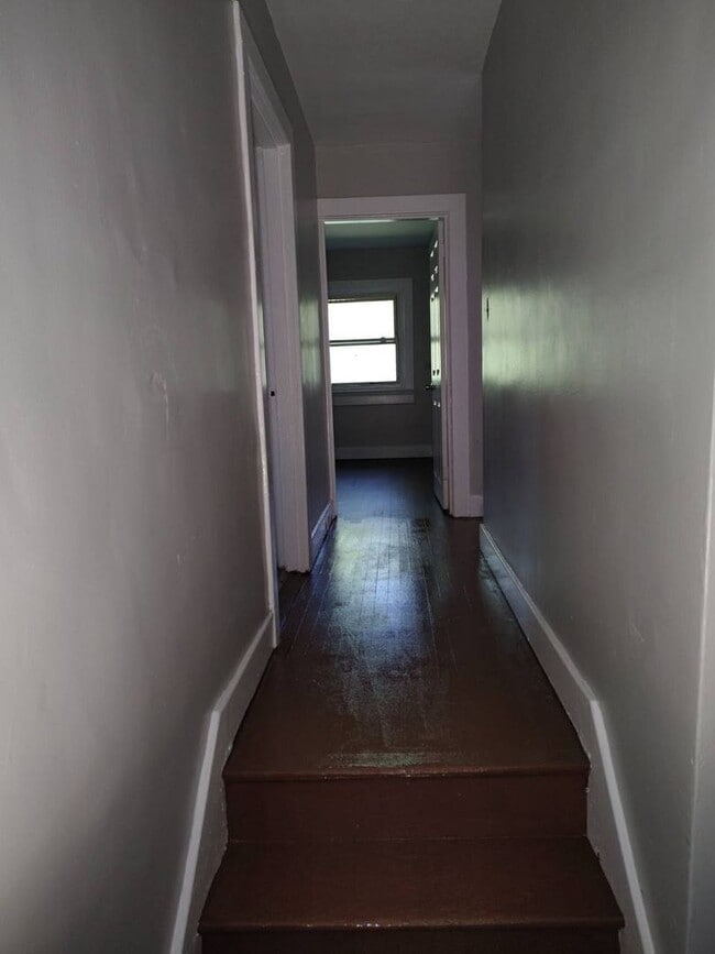 Building Photo - Spacious & Affordable 3-Bedroom