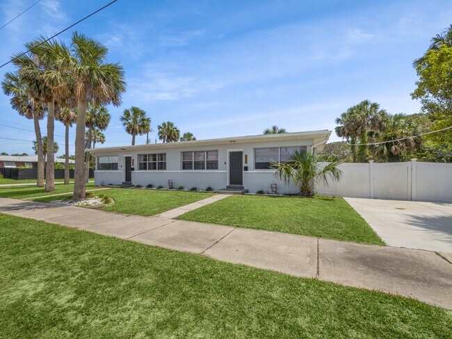 Building Photo - 358 Pelican Ave