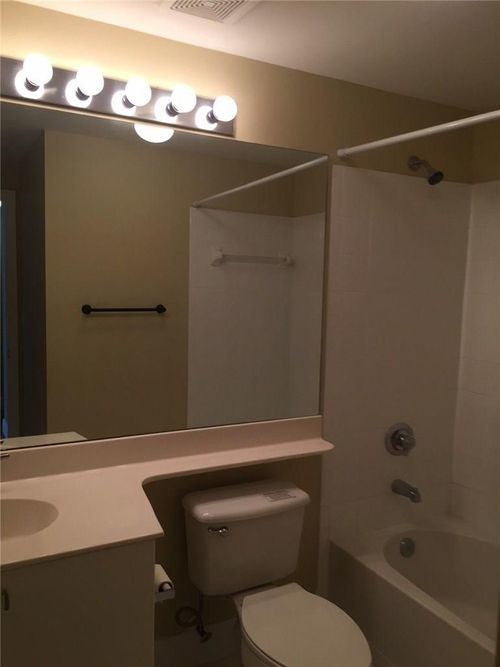 Foto del edificio - 5960 W Sample Rd