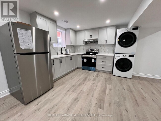 Building Photo - 691 Ashprior Ave
