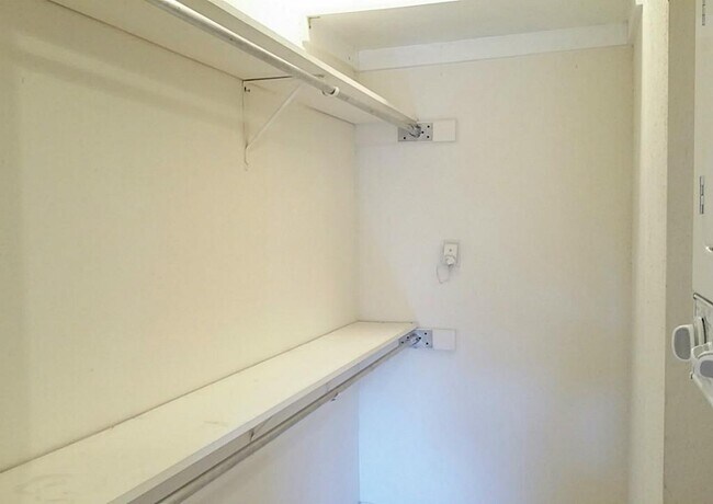 Foto del edificio - 4041 Drake St