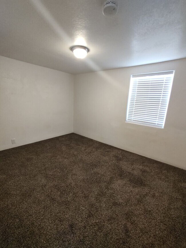 Building Photo - 3 Bedroom 2 Bath House