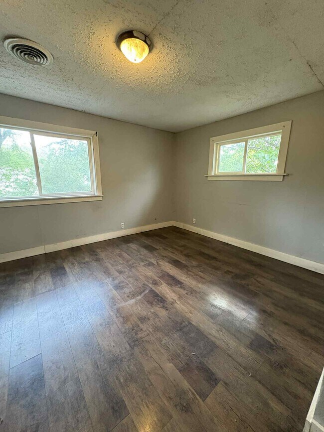 Foto del edificio - 945 W 9th St