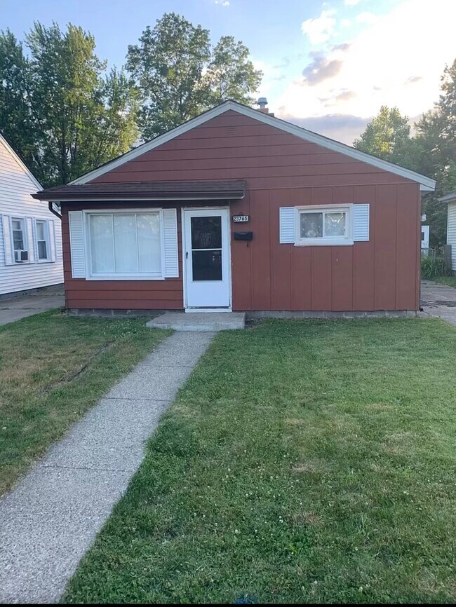 Building Photo - 23765 Melville Ave