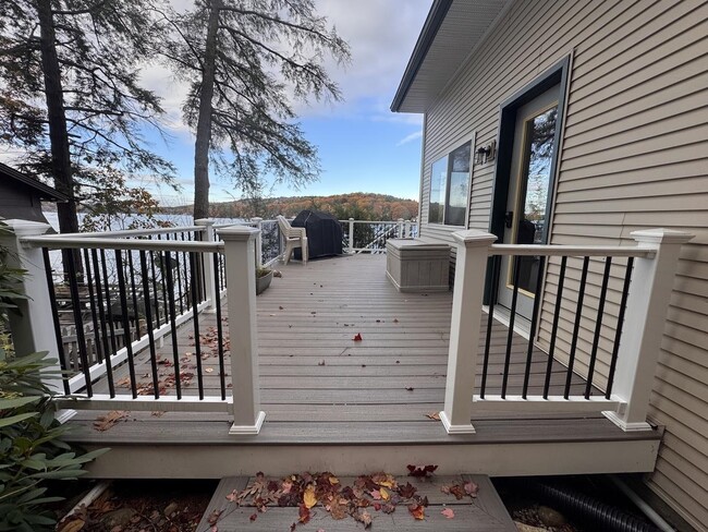 Building Photo - 12 Lake Dr