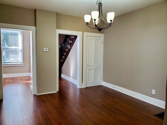 Comedor - 2529 Charlotte St