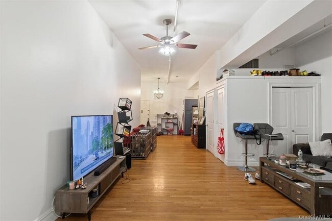 Foto del edificio - 25 N Broadway