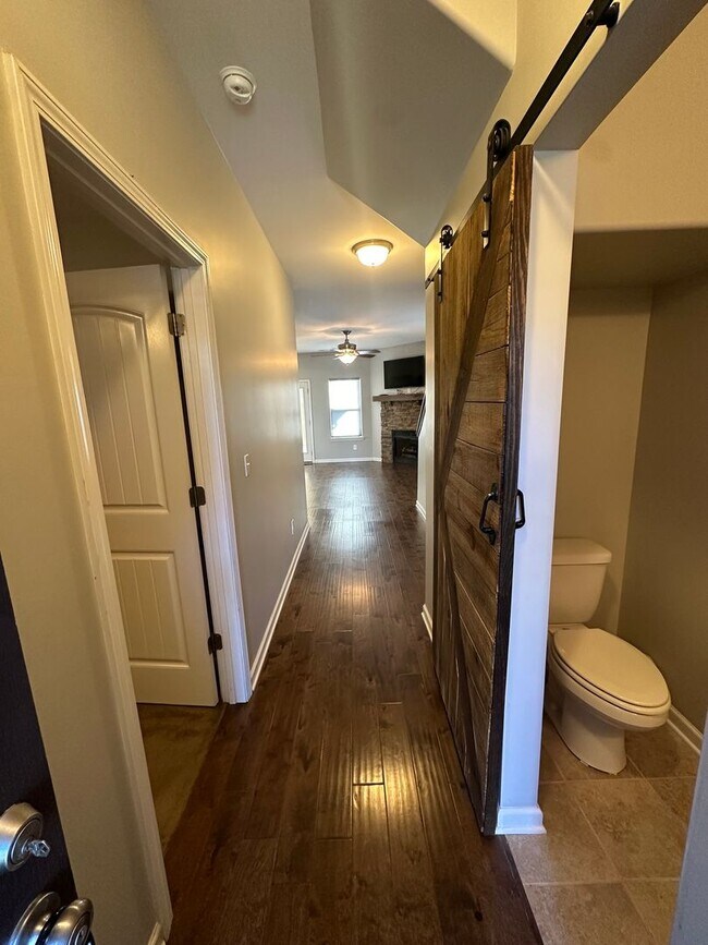 Building Photo - Beautiful 3 Bed 2.5 Bath in Murfreesboro!