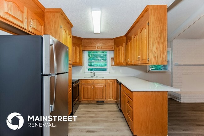 Building Photo - 2419 Sandlewood Dr