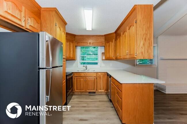Foto del edificio - 2419 Sandlewood Dr