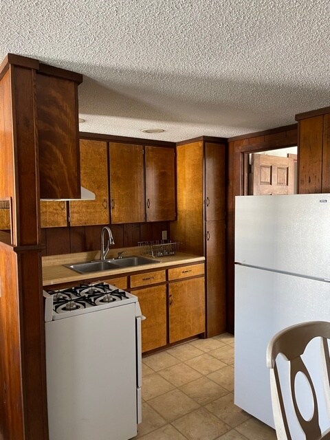 Foto del edificio - 16 Holland Dr