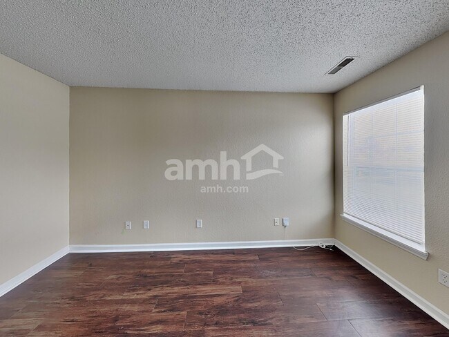 Foto del edificio - 1783 Blue Lake Dr