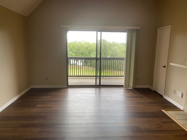 Building Photo - Wonderful 1 Bedroom/1 Bathroom Gated Condo...